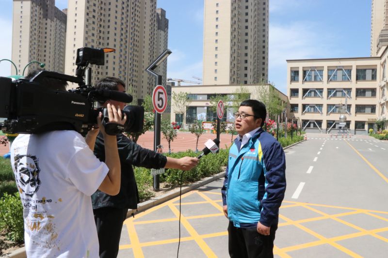 5.开新局——与会媒体到现场参观并对项目管理人员进行采访 5.开新局——与会媒体到现场参观并对项目管理人员进行采访